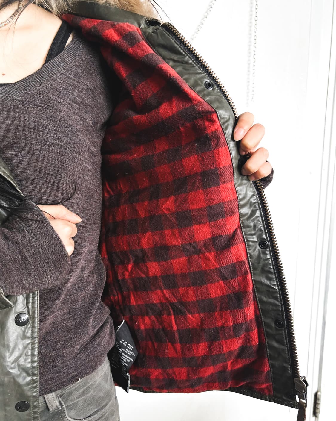 SAM nyc 라쿤 퍼 딥카키 글로시 크롭 파카 상품이미지5