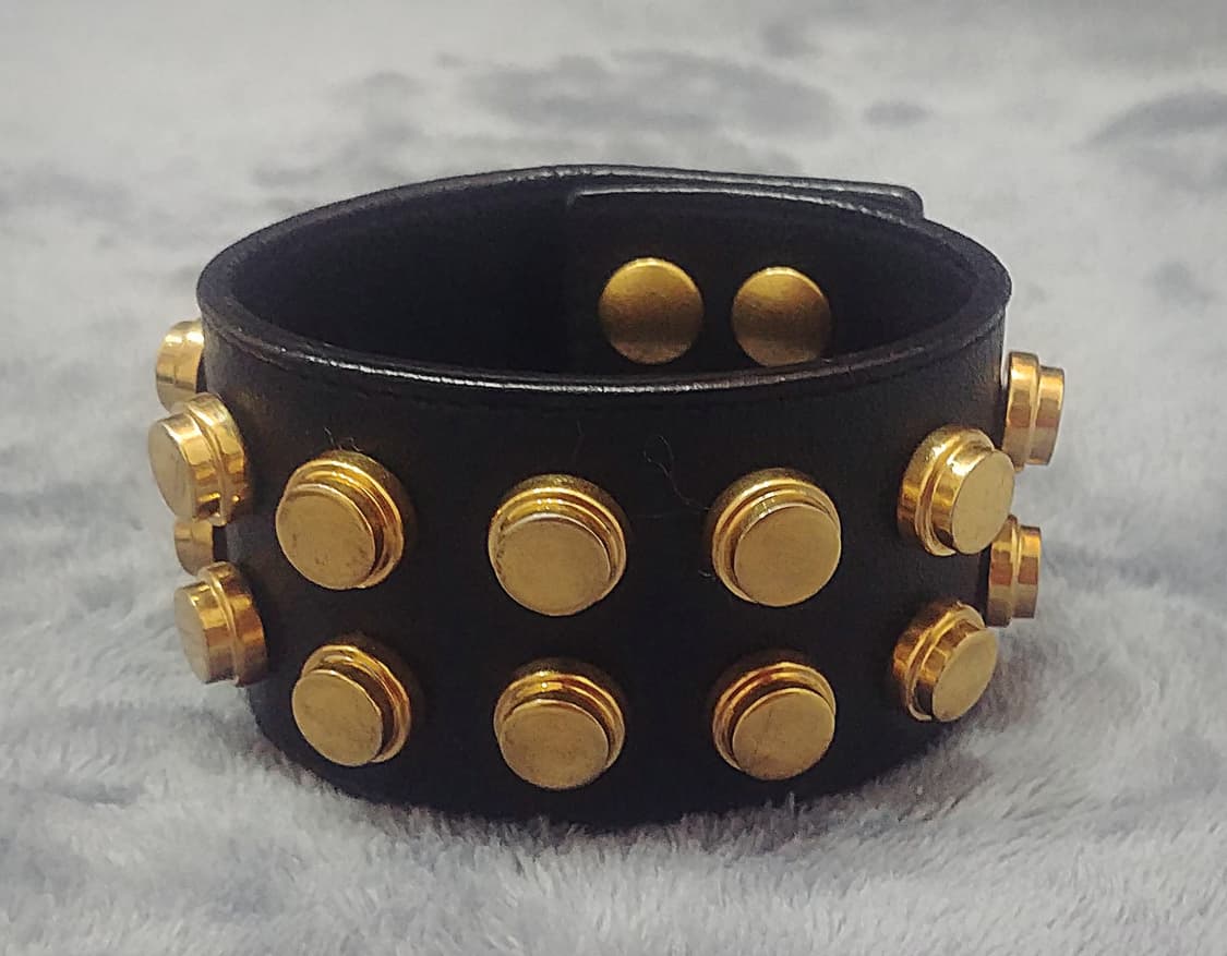 생로랑Saint Laurent 스터드 레더브레이슬릿 블랙 상품이미지2