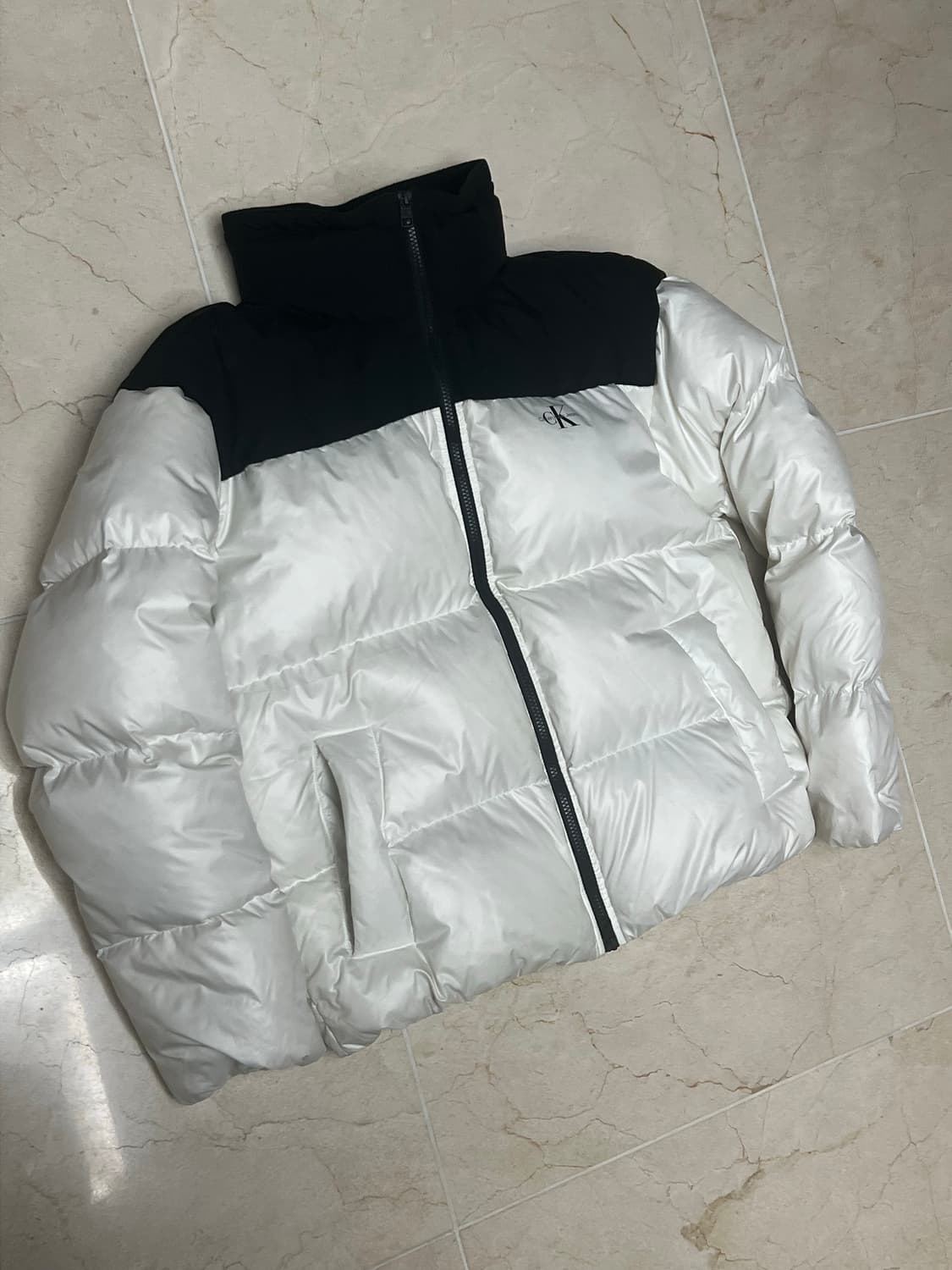 캘빈클라인 진스 화이트 패딩 상품이미지2