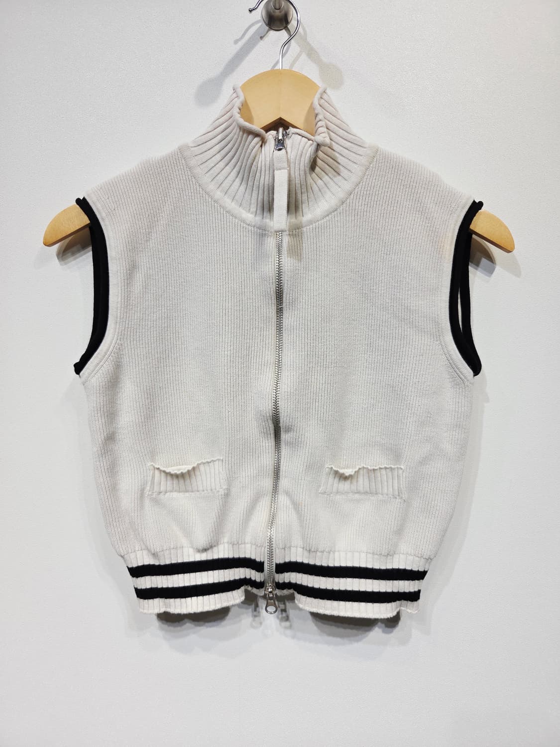 Matin Kim 마뗑킴 스펠 포인트 집업 니트 베스트 상품이미지2