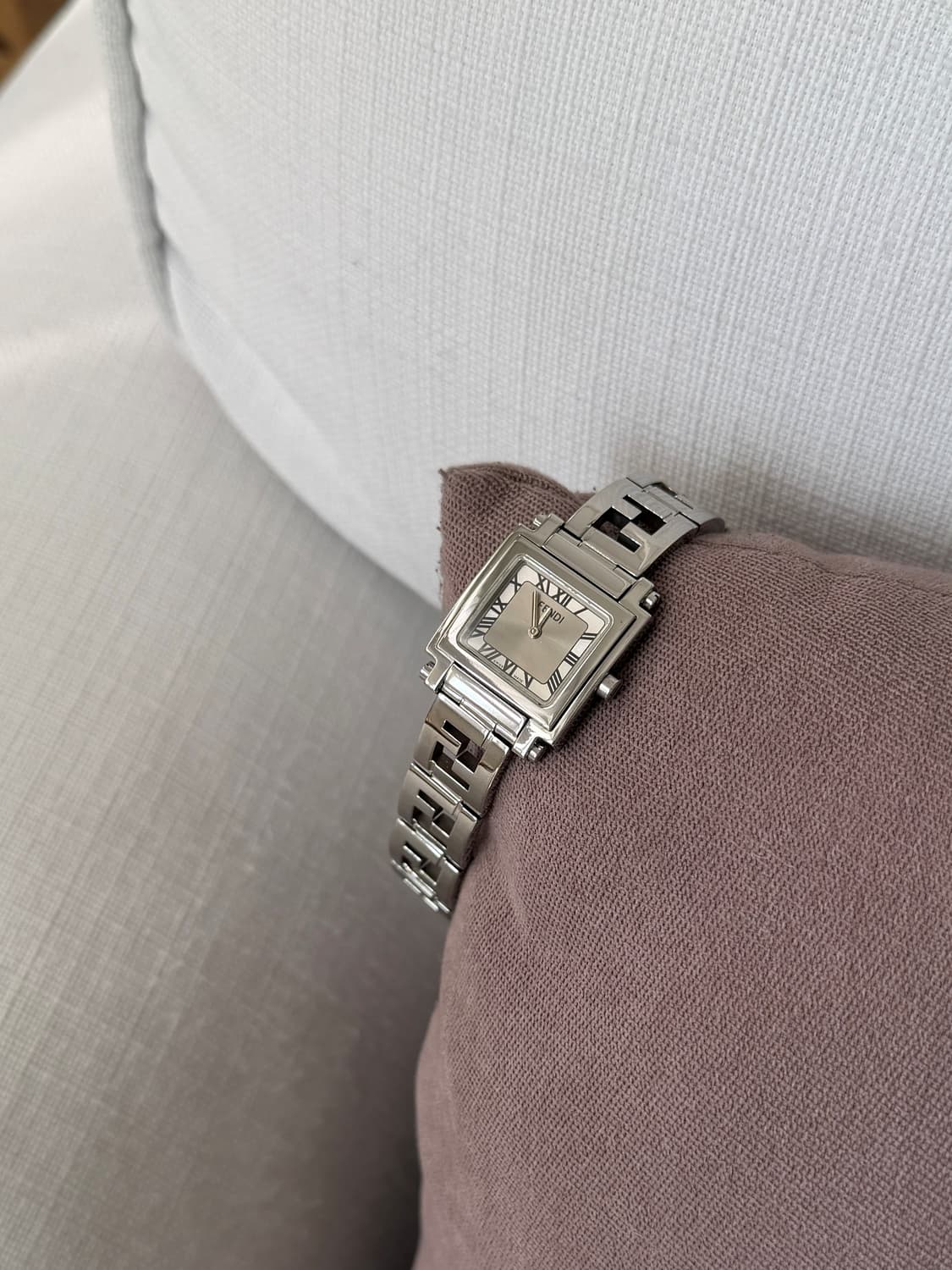 [FENDI] Classic Steel FF watch 6000L 상품이미지2