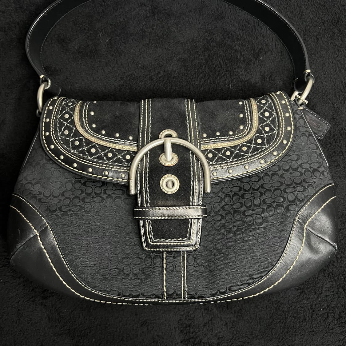 코치 Y2K 스터드 버클 숄더백 상품이미지3