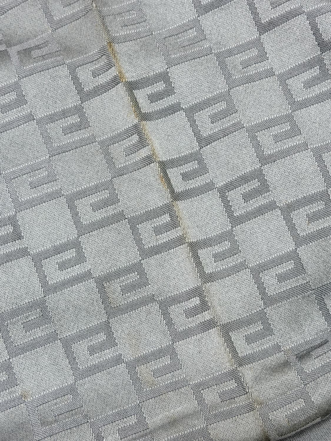 구찌 GG 패턴 실크 울 머플러 그레이 상품이미지5