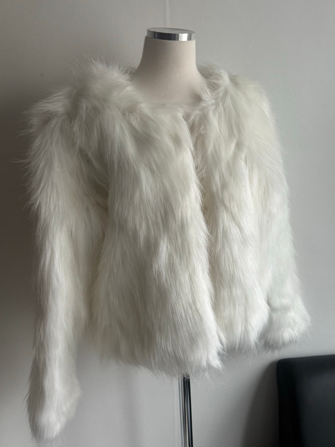 화이트 미드 헤어 페이크 퍼자켓 새상품(마지막 재고) 상품이미지4