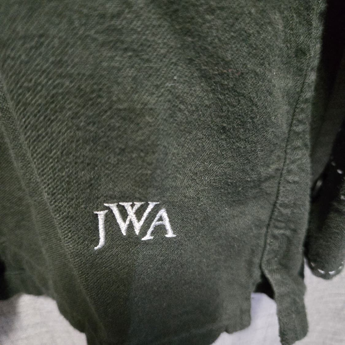 JW앤더슨 X 유니클로 셔츠 그린 스티치  상품이미지3