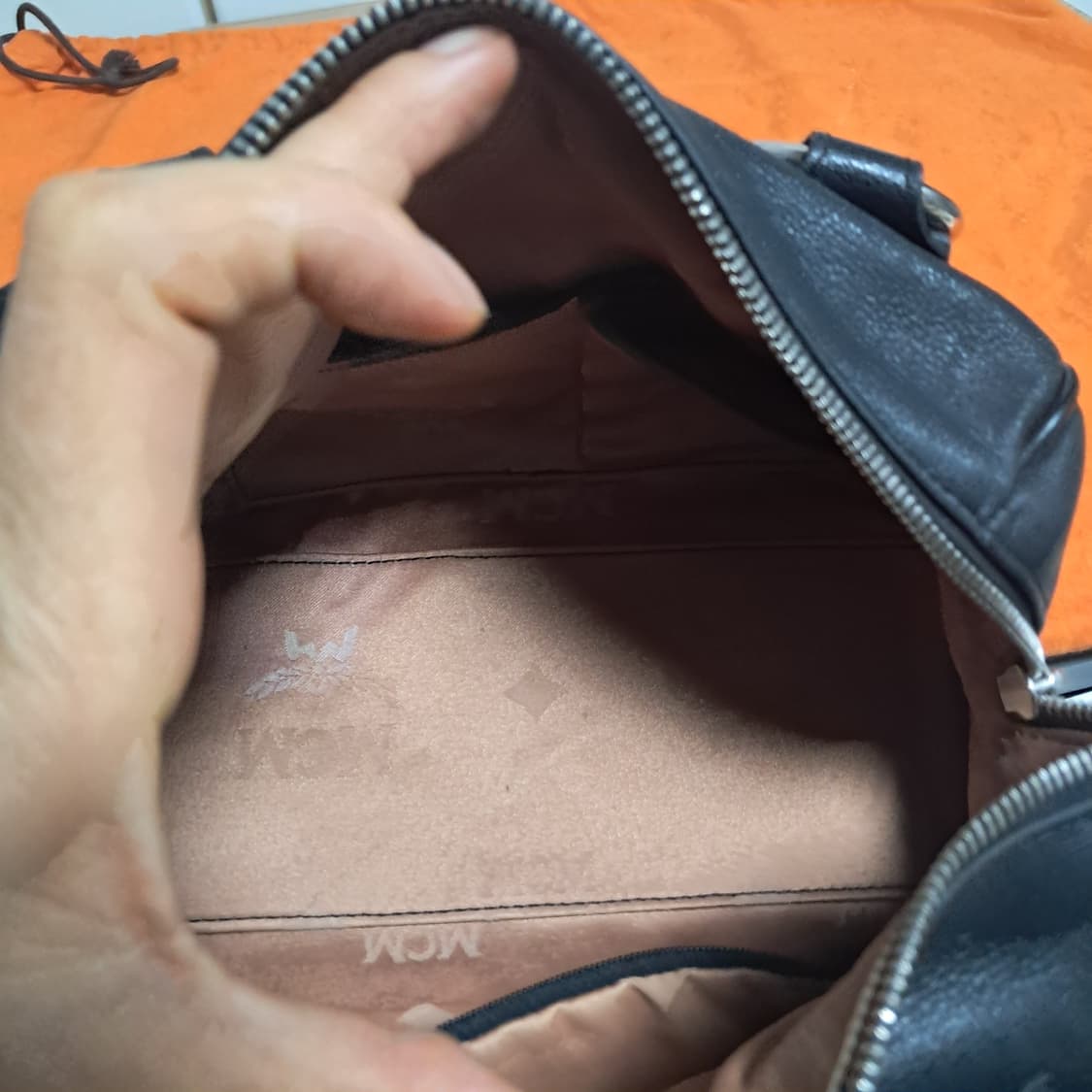 MCM 블랙 보스턴백 가방 토스트백 상품이미지7