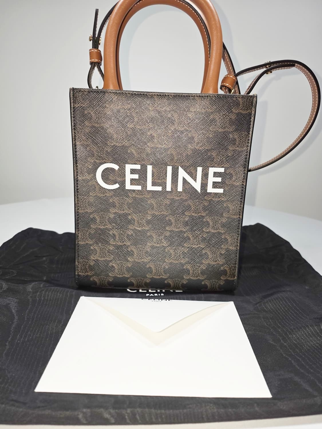 셀린느 버티컬 카바스백 미니 상품이미지1