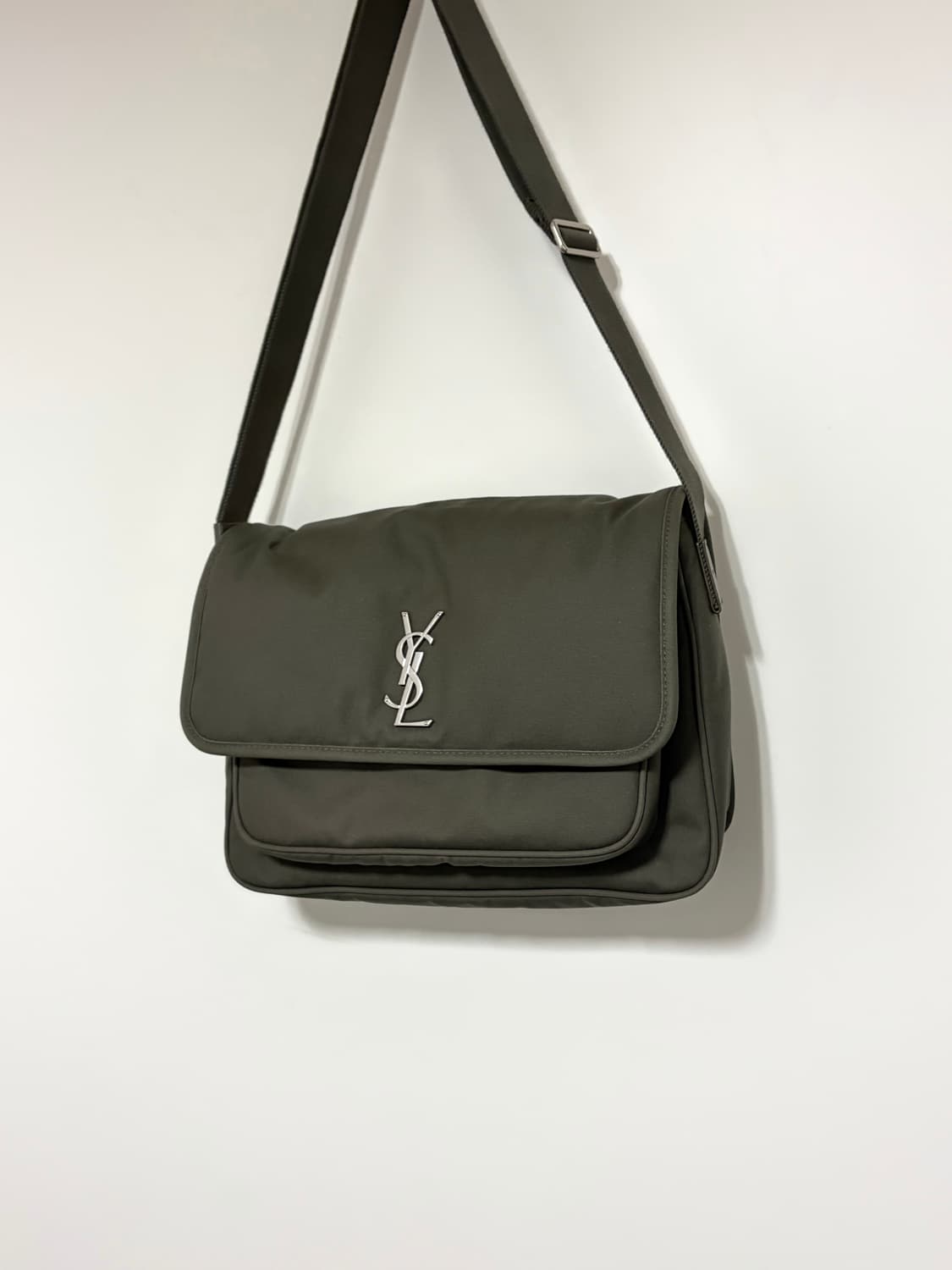 생로랑 니키 캔버스 메신저  라지 크로스백 상품이미지3