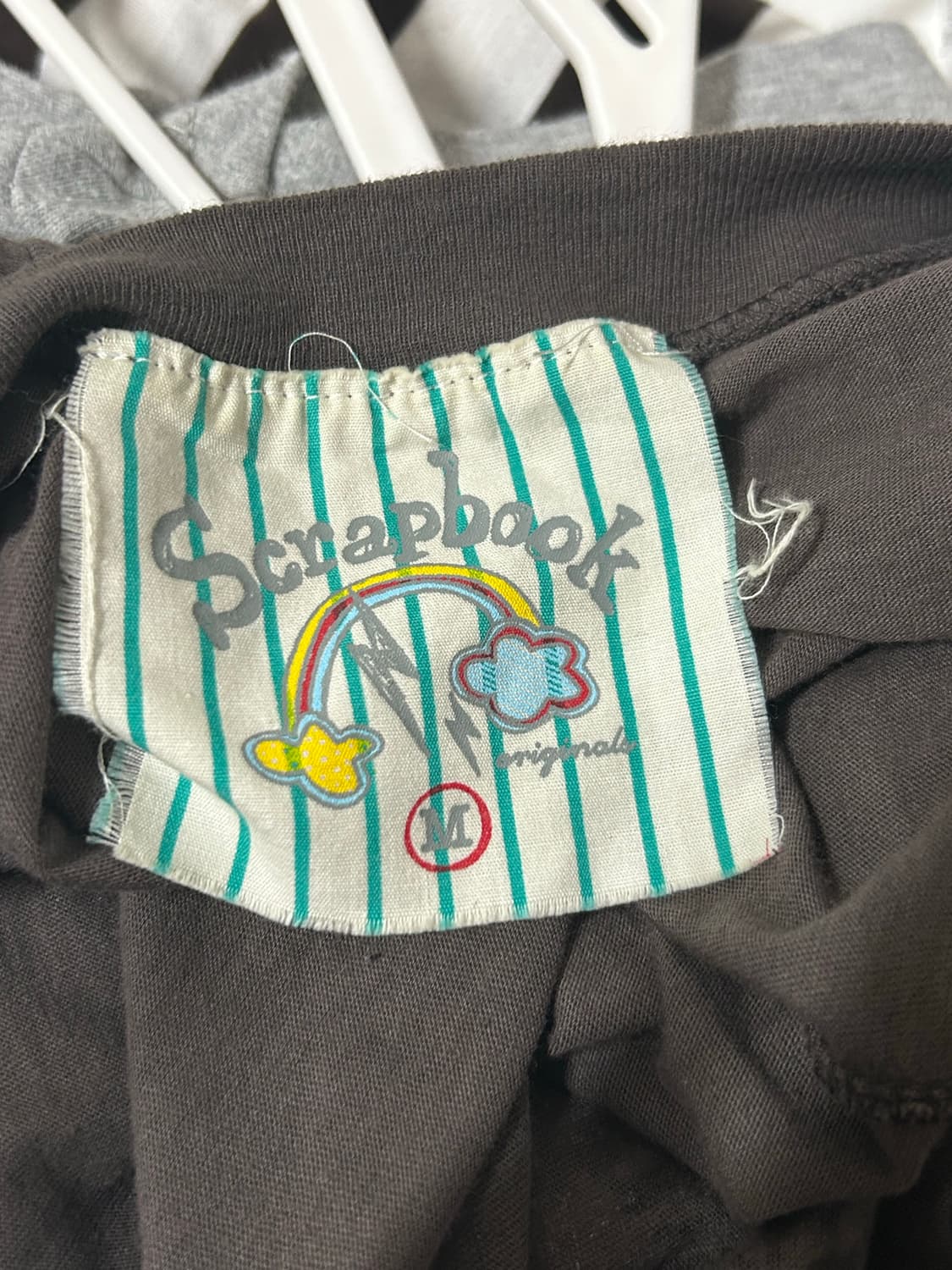 스크랩북 펑크 스컬패턴 뒷트임 반팔 탑 상품이미지5