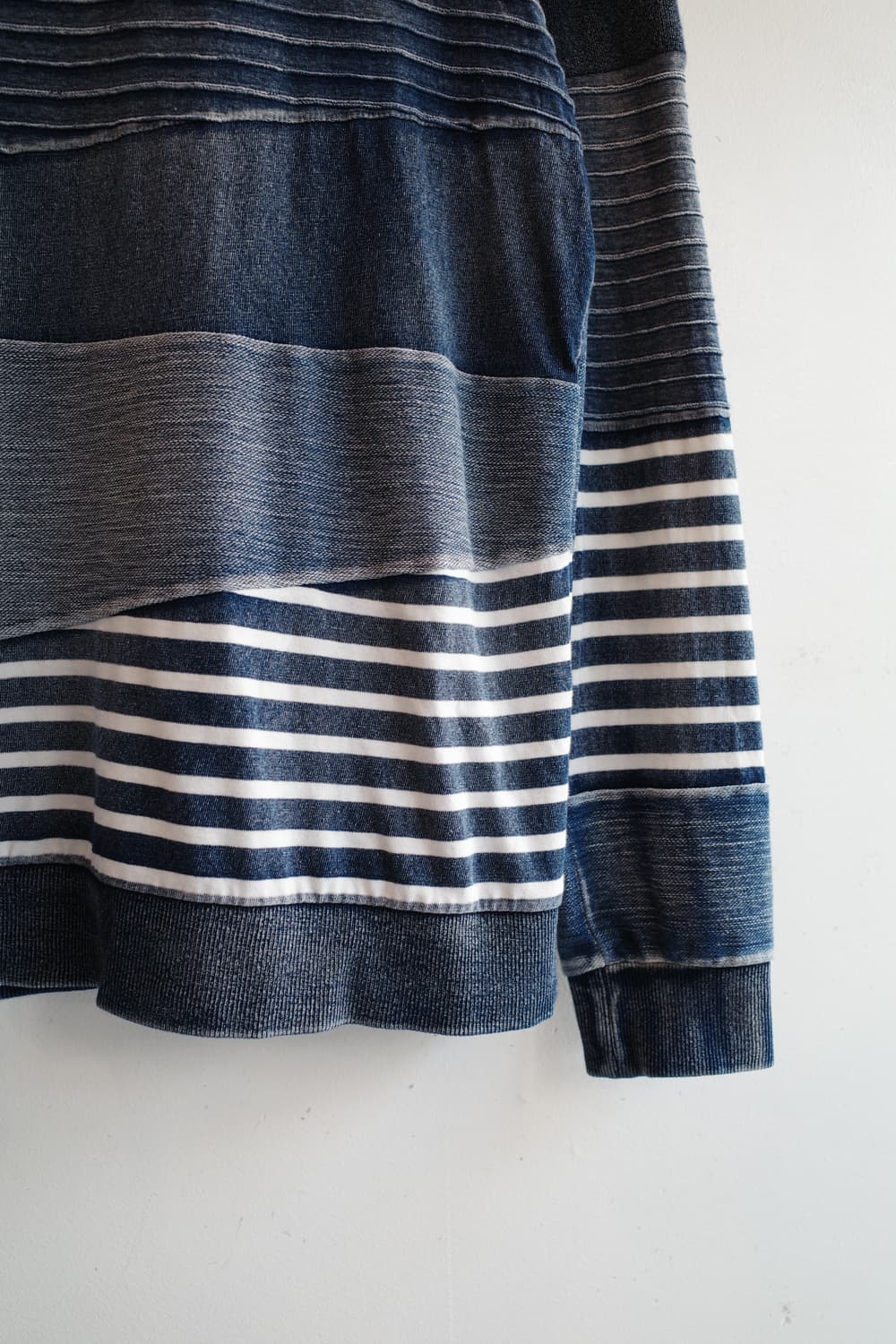 in the attic 테리코튼 크레이지패턴 롱슬리브 상품이미지5