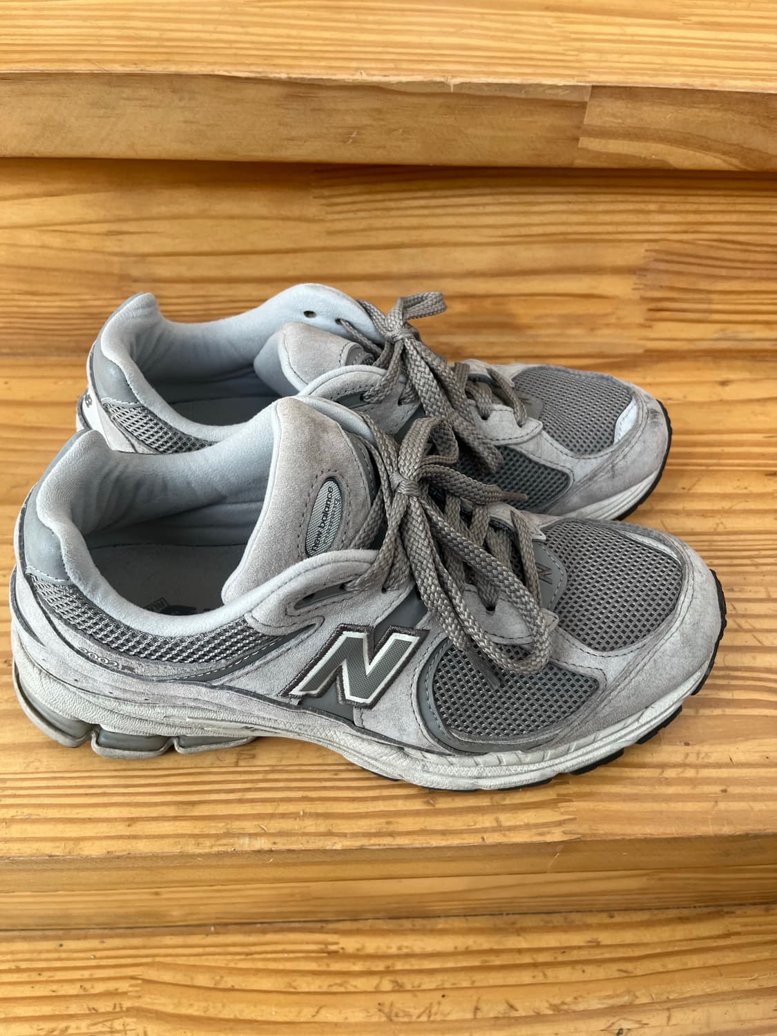 뉴발란스 2002R 그레이 스니커즈 상품이미지2