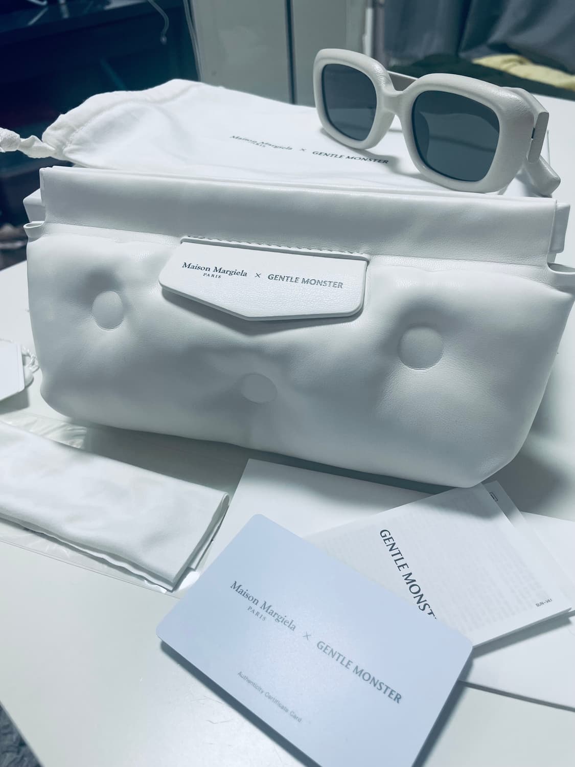 젠틀몬스터 메종마르지엘라 선글라스 레더 IVORY 상품이미지1