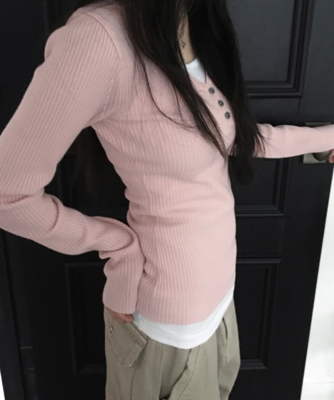 이즈이즈 BUTTON KNIT BABY PINK 버튼 니트 베이비 핑크 상품이미지1