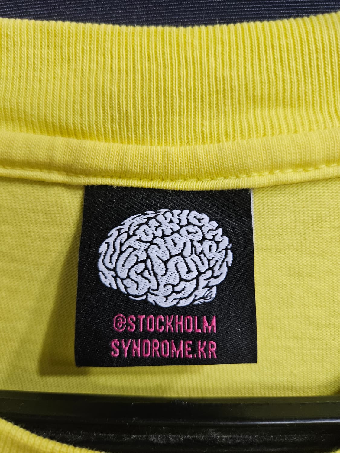스톡홀름 프린팅 옐로우 남성 오버핏 100~105 반팔티  상품이미지3