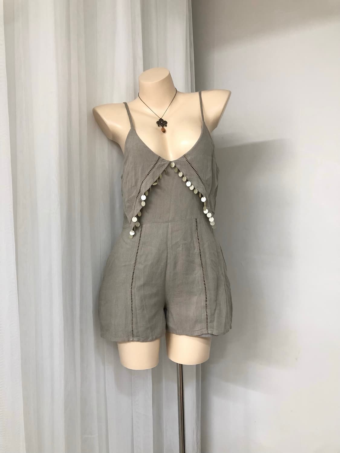 beige sequin detail romper 상품이미지1