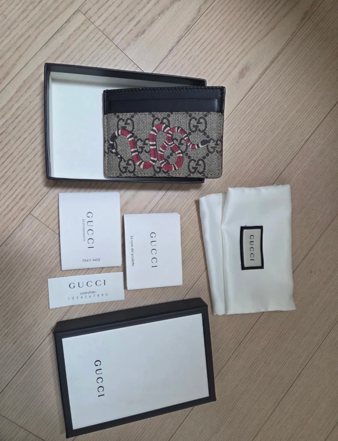 구찌 스네이크 카드지갑 팝니다 상품이미지1