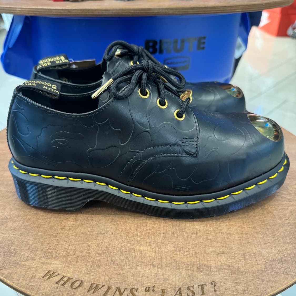 닥터마틴 x 베이프 1461 ‘블랙/골드’ 상품이미지4