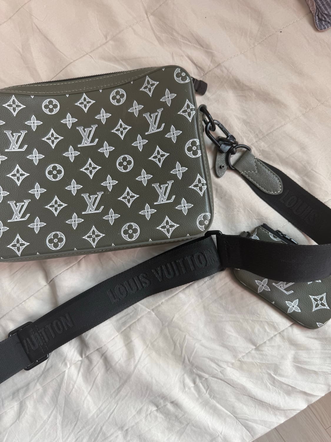 루이비통 쉐도우 모노그램 트리오 메신저백 상품이미지2