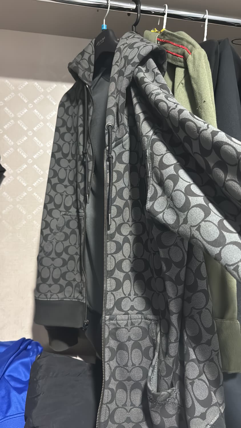 코치 모노그램 후드집업 상품이미지1