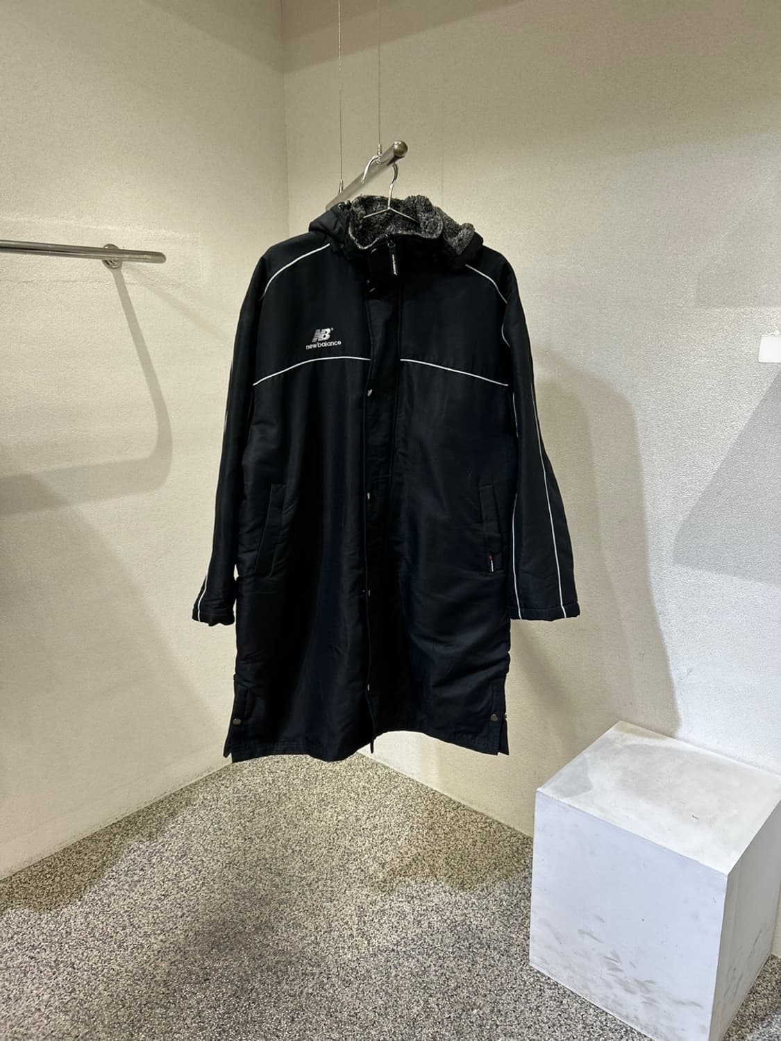 뉴발란스 빅로고 벤치 패딩 상품이미지1