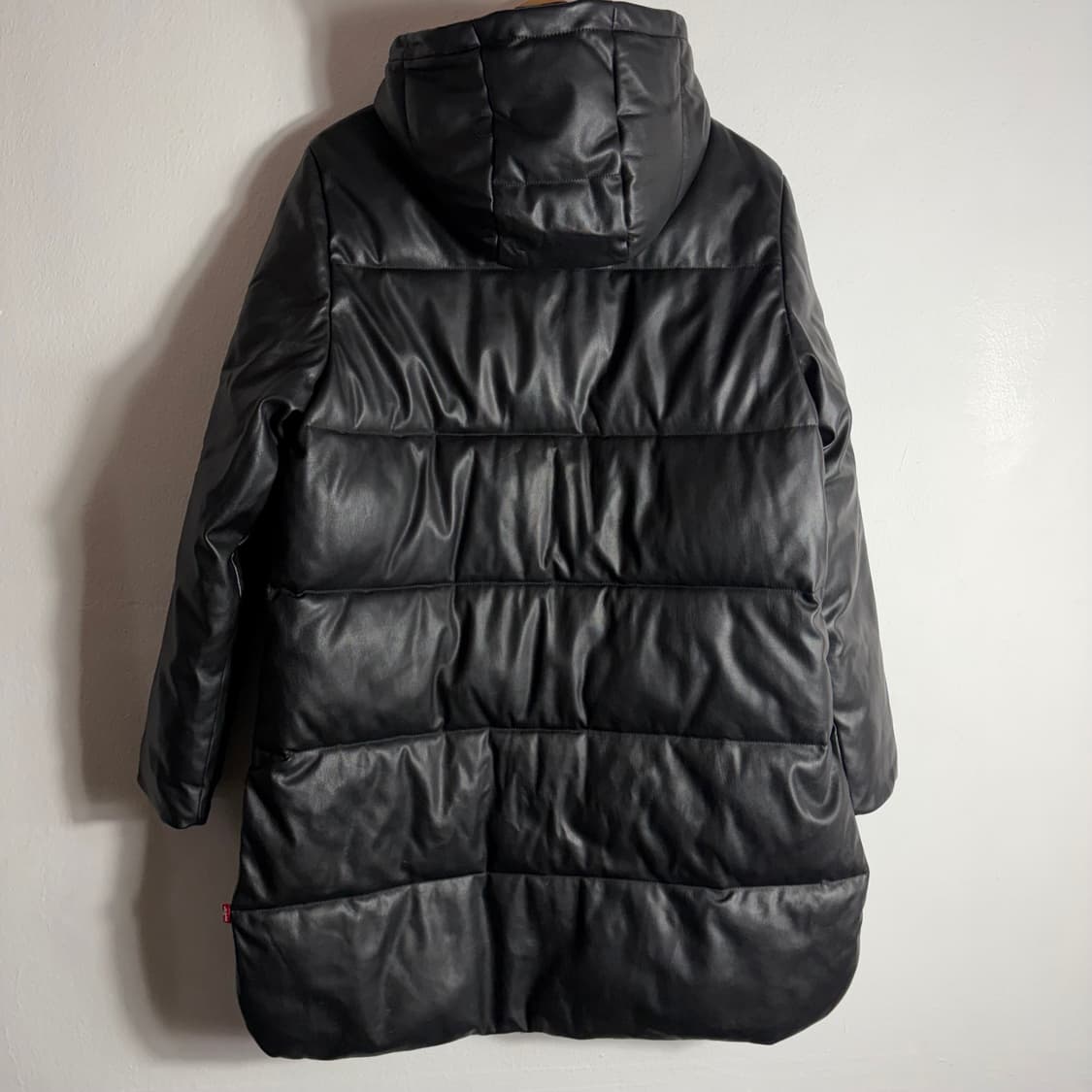 Levi's 여성용 블랙 인조 가죽 퀼팅 후드 패딩(L) 상품이미지2