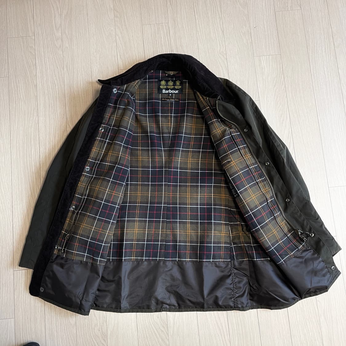 (급처/5회 실착) 바버 브리스톨 올리브 색상 M사이즈 상품이미지3