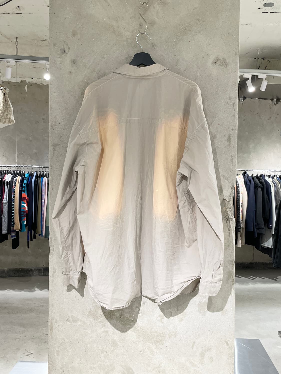 더 일마 라이트 카키 그라디언트 워싱 논 버튼 오버 셔츠 상품이미지6