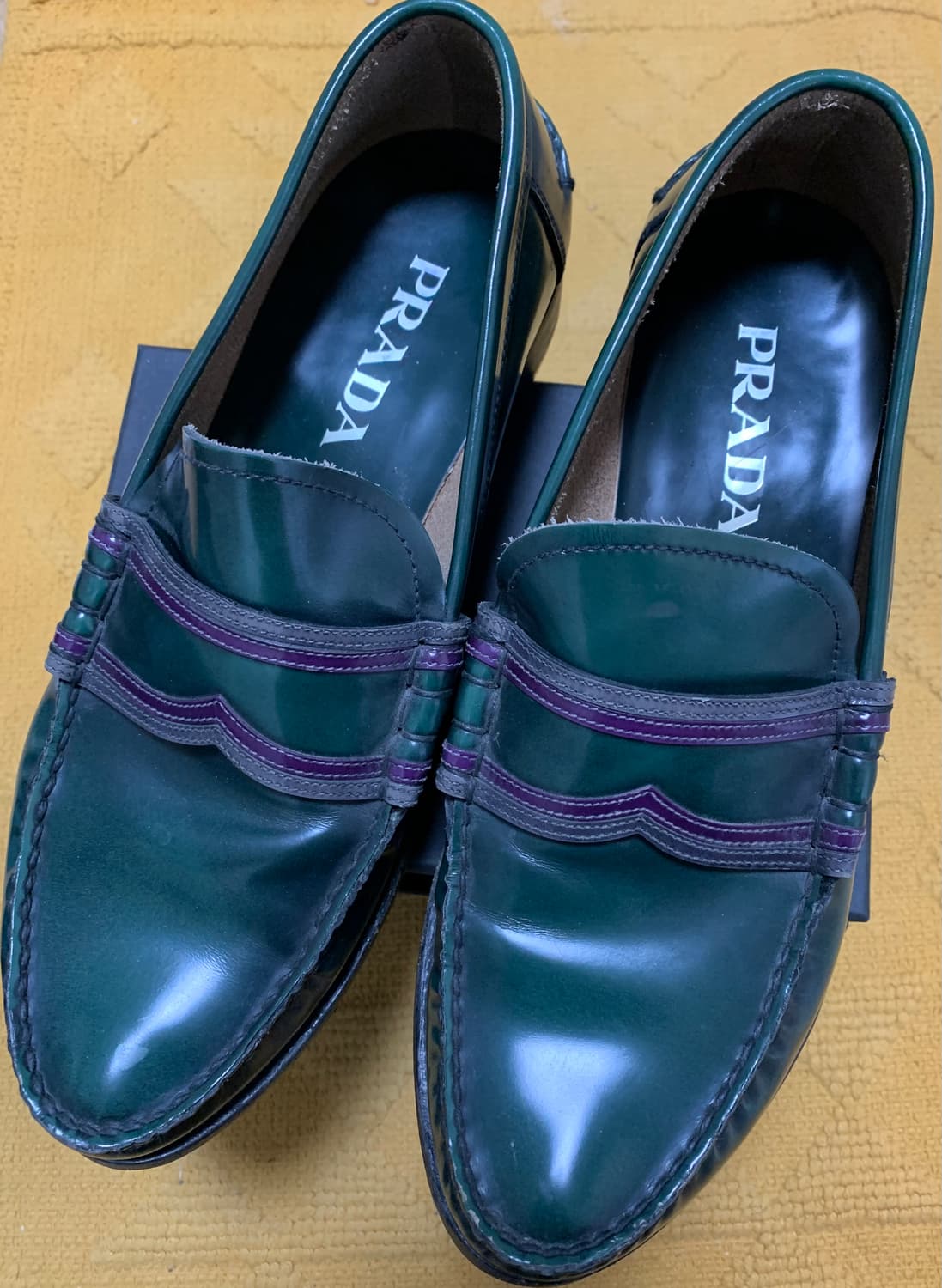 프라다 페니로퍼 그린 8사이즈 상품이미지1