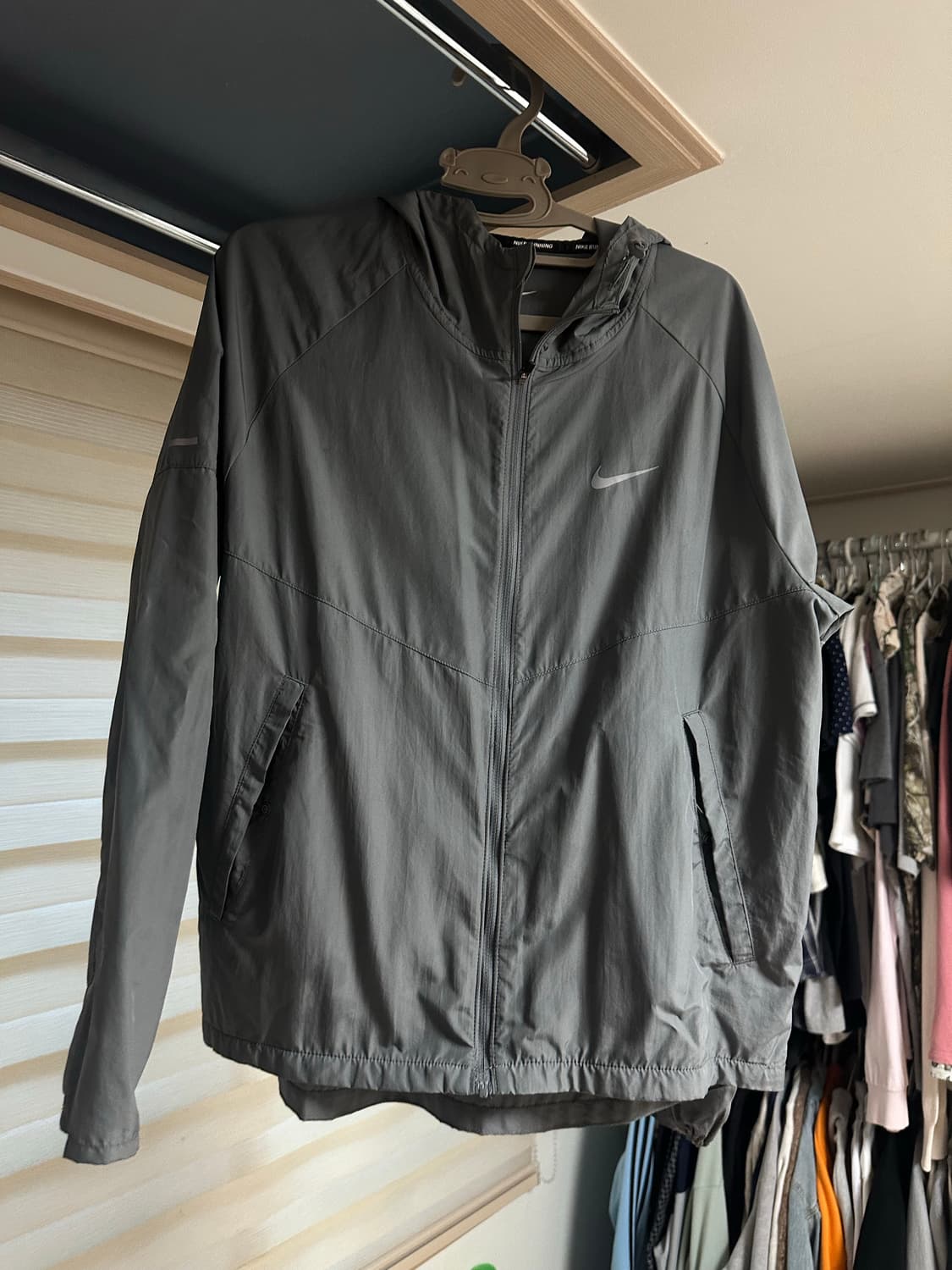 Nike 나이키 바람막이 차콜 색상  상품이미지1