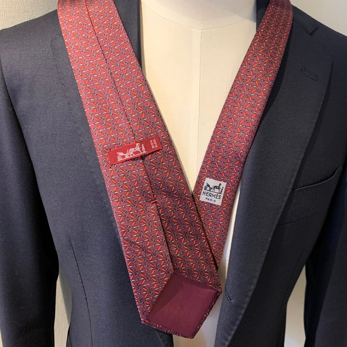 에르메스(HERMES) 레드컬러 기하학적패턴 명품넥타이 A+ 최상급 상품이미지2