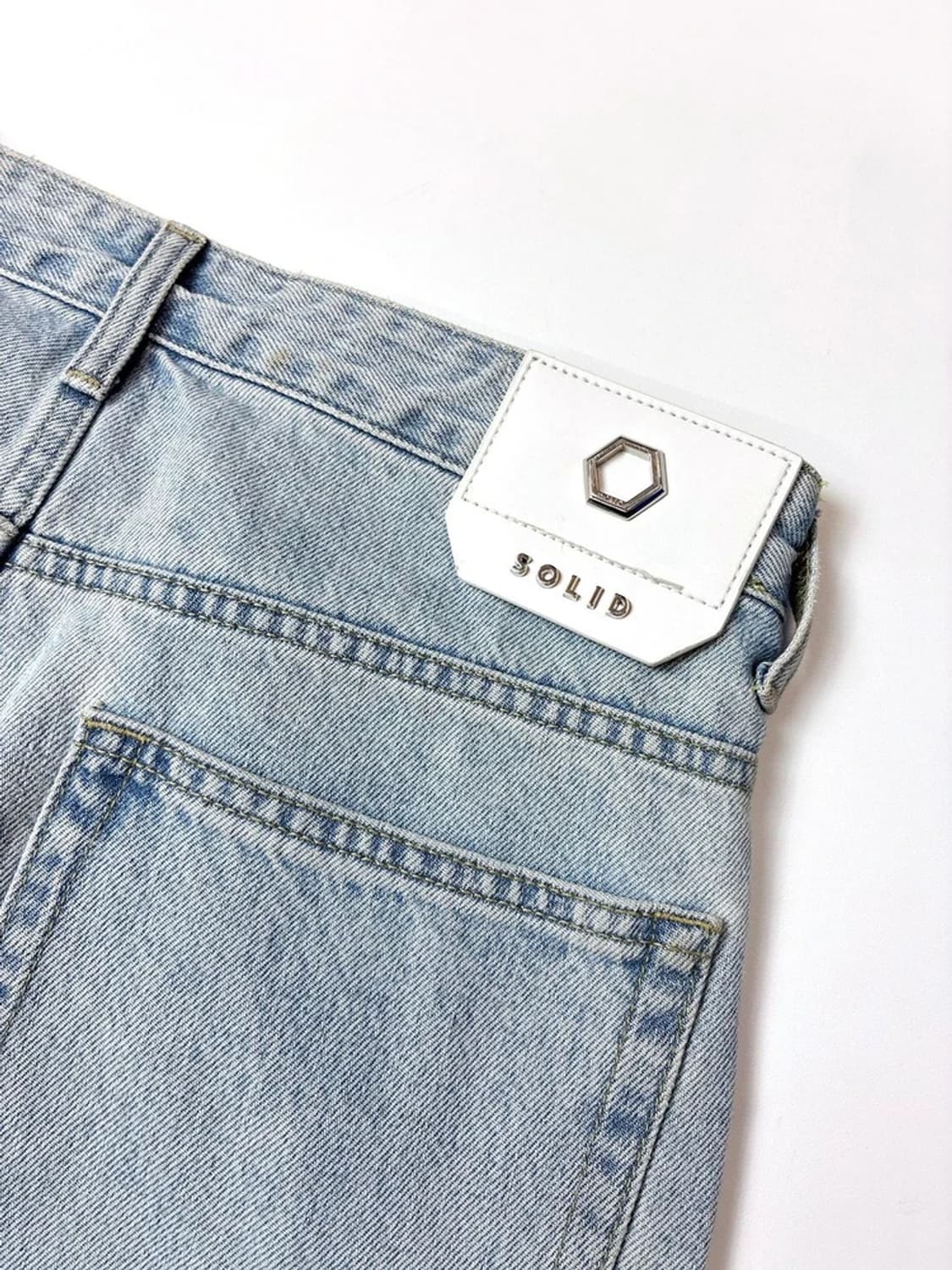 솔리드옴므 22FW 스트레이트 연청 데님 팬츠 PN5360 상품이미지7
