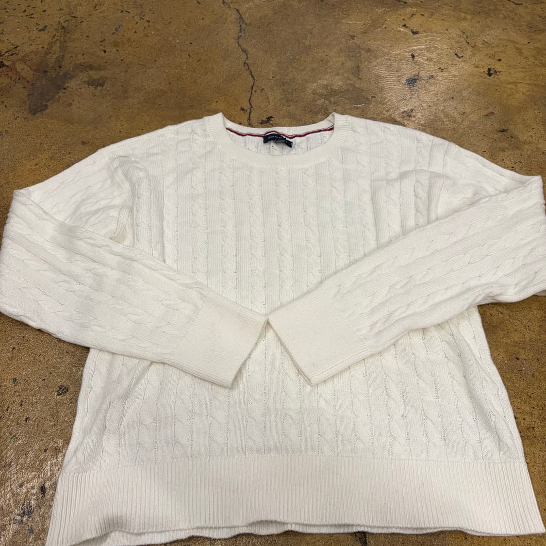 타미힐피거 소매 미니 로고 화이트 꽈배기 니트 상품이미지2