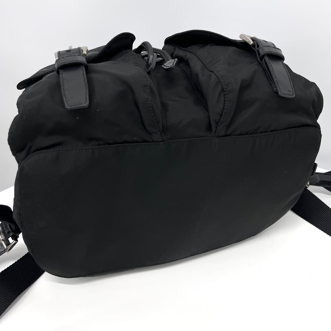 [감정완료] 프라다 삼각로고 나일론 백팩 미듐 블랙  상품이미지8