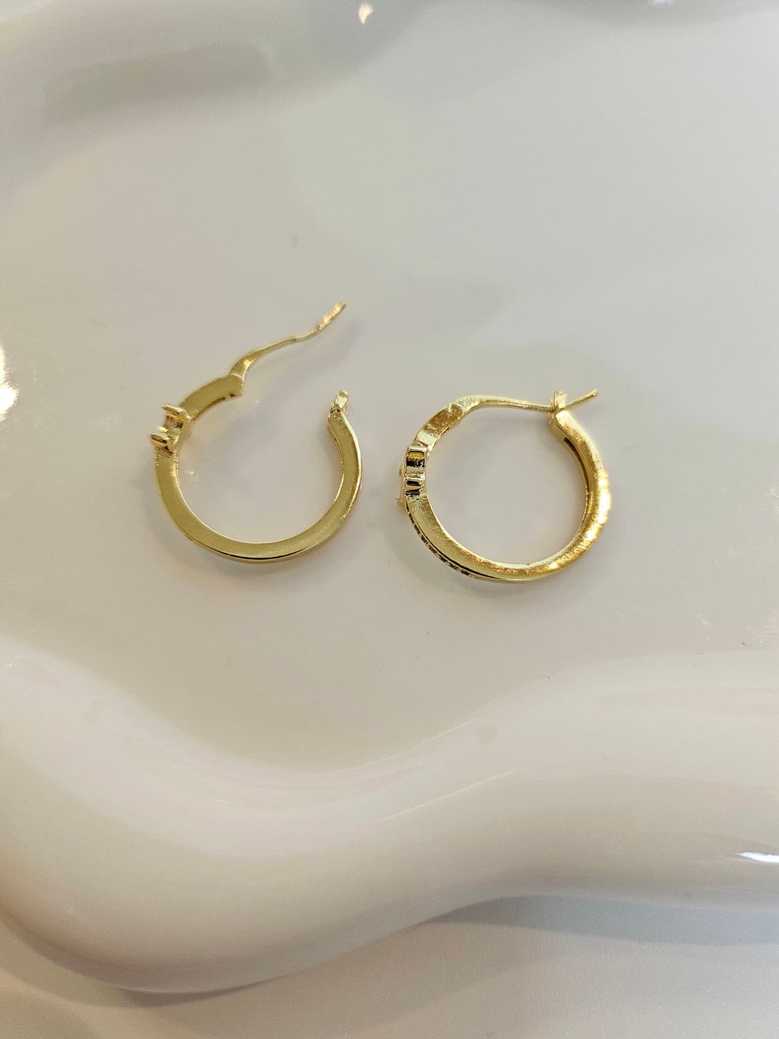 셀린느 라인스톤 트리오페 후프링 귀걸이  금장 상품이미지6