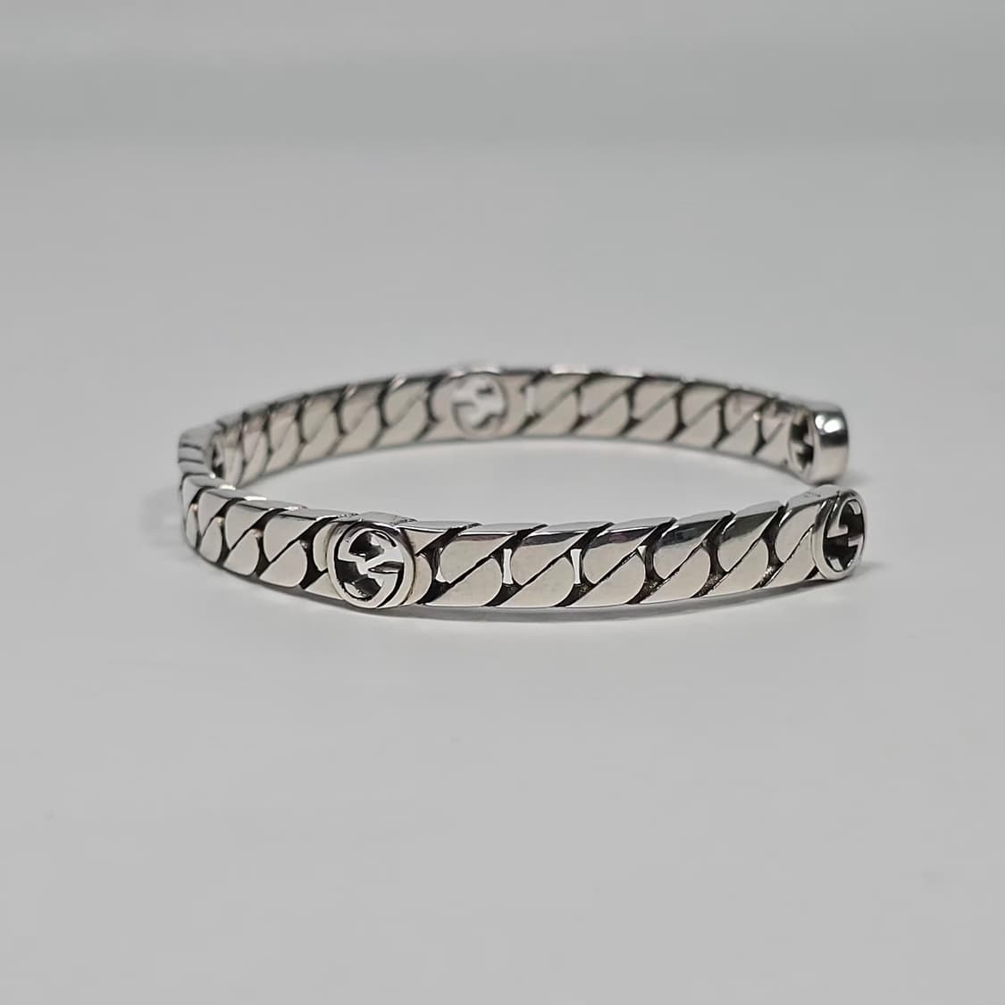 구찌 인터로킹 GG 뱅글 팔찌 ( 18 ) 상품이미지4