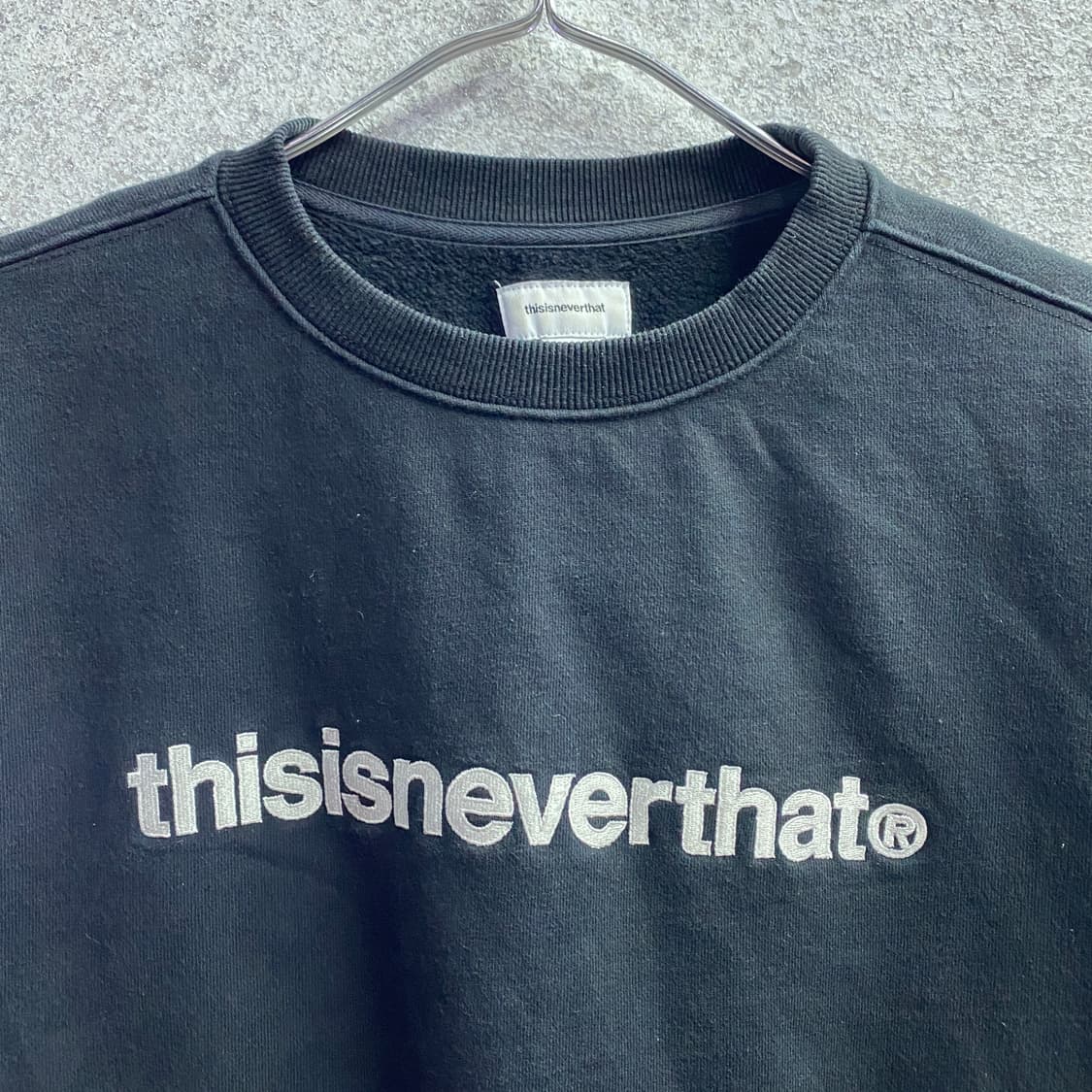 디스이즈네버댓 로고 블랙 크루넥 B4085 상품이미지3