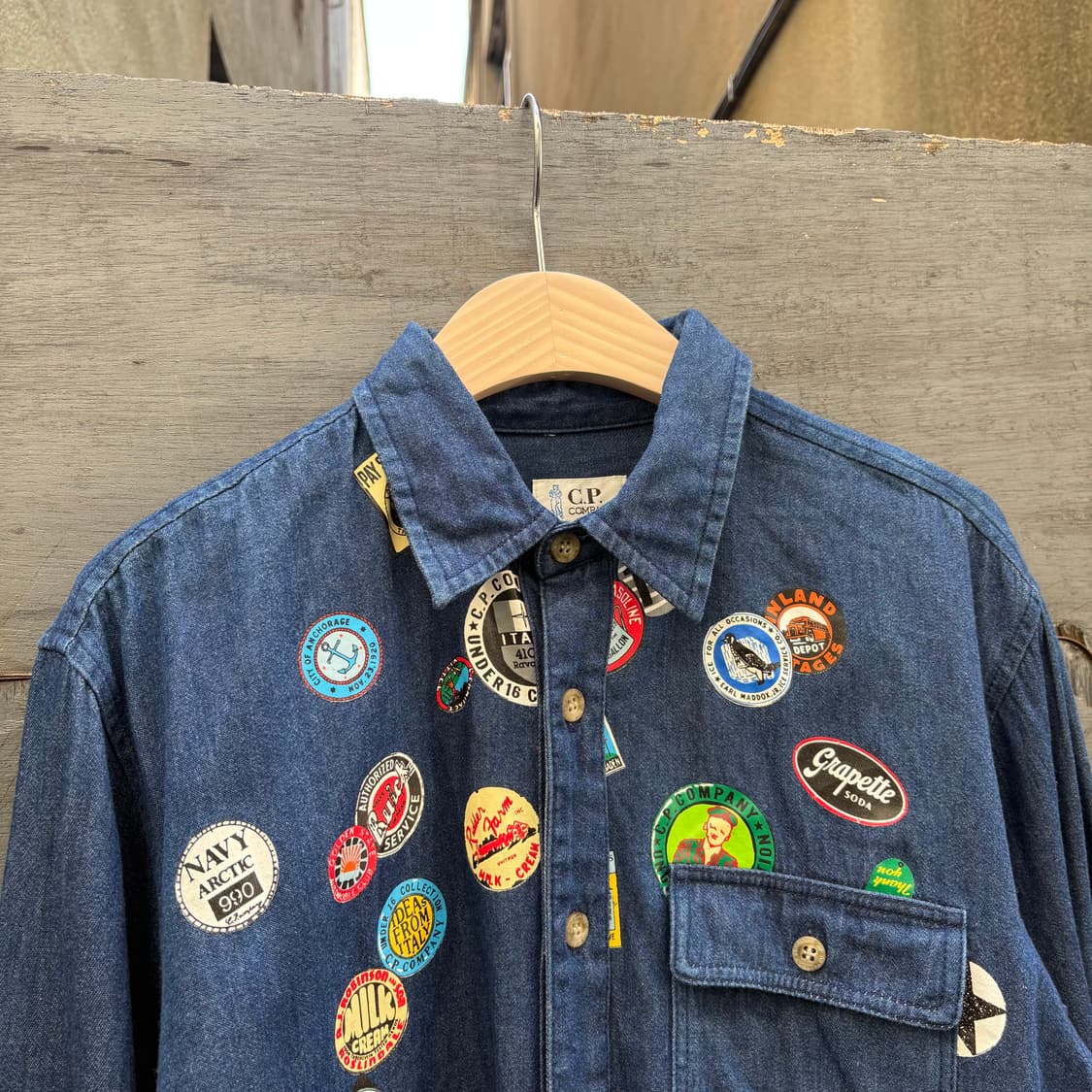 씨피컴퍼니 데님 멀티 패치 셔츠 상품이미지2