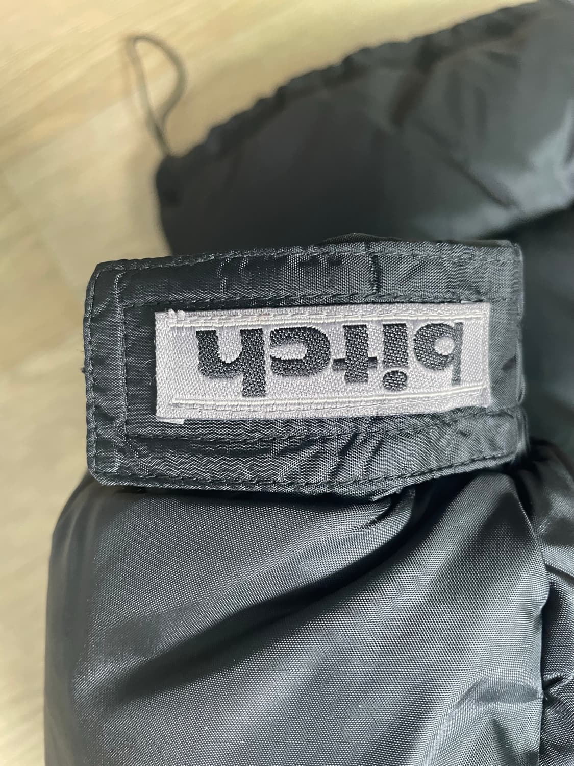 Bitch skateboards 패딩 상태 아주좋음 상품이미지4