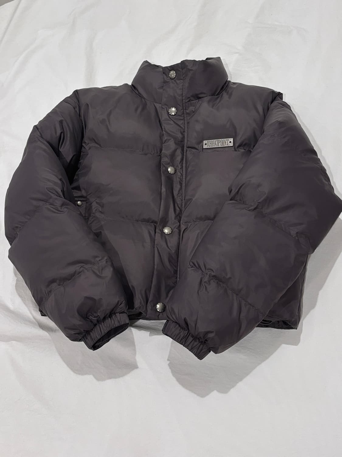 카키포인트 스터드 패딩 자켓 차콜 상품이미지3