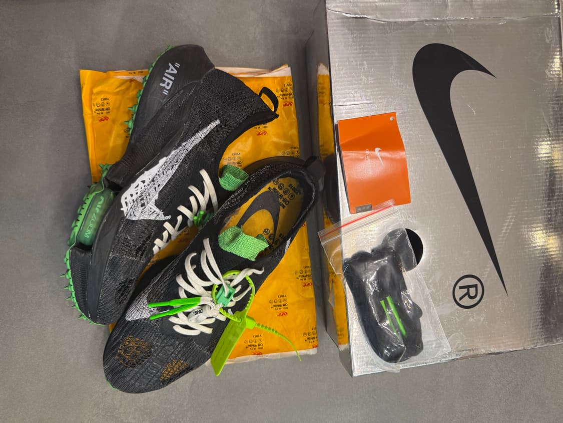 나이키 x 오프화이트 에어 줌 템포 넥스트% 블랙 상품이미지1