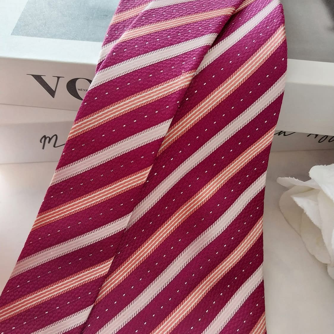 아쿠아스큐텀 실크 버건디 스트라이프 넥타이 9cm A+등급 K1127
 상품이미지3