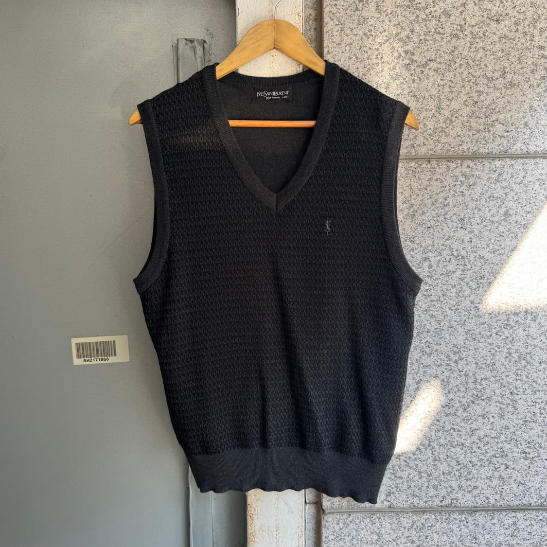 입생로랑 로고 패턴 니트 베스트 상품이미지1