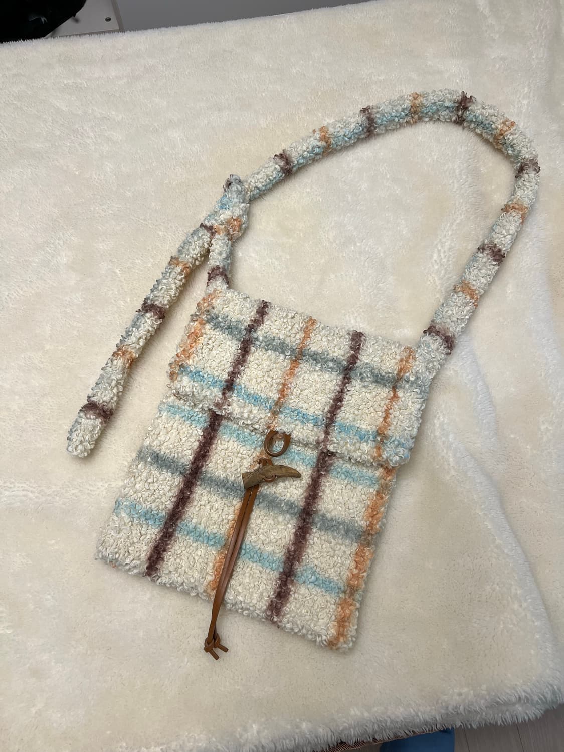 아크네스튜디오 뽀글이 크로스백 상품이미지1