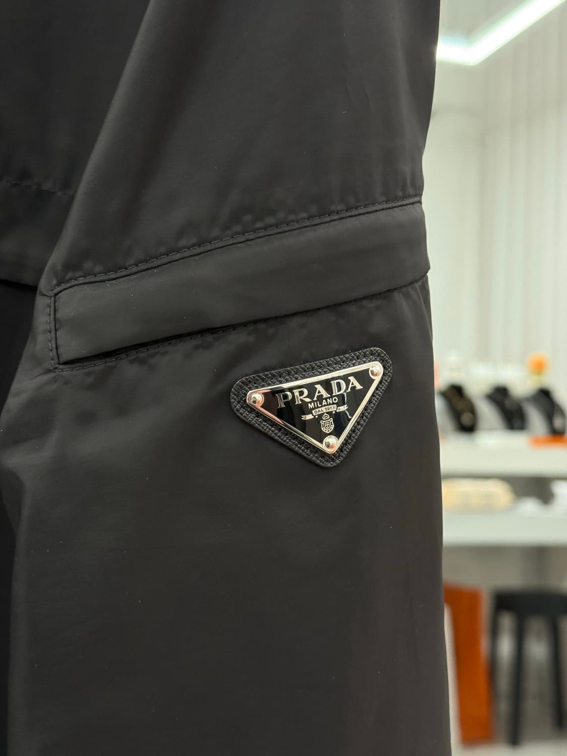 [54] 프라다 삼각로고 리나일론 바람막이 상품이미지3