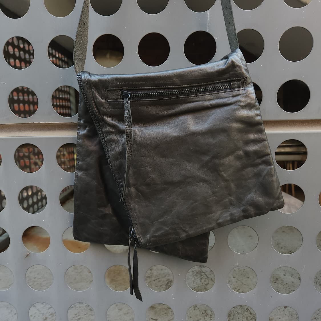 [OS] VTG heliotrope 다크 올리브 레더 남녀 코로스백 상품이미지3