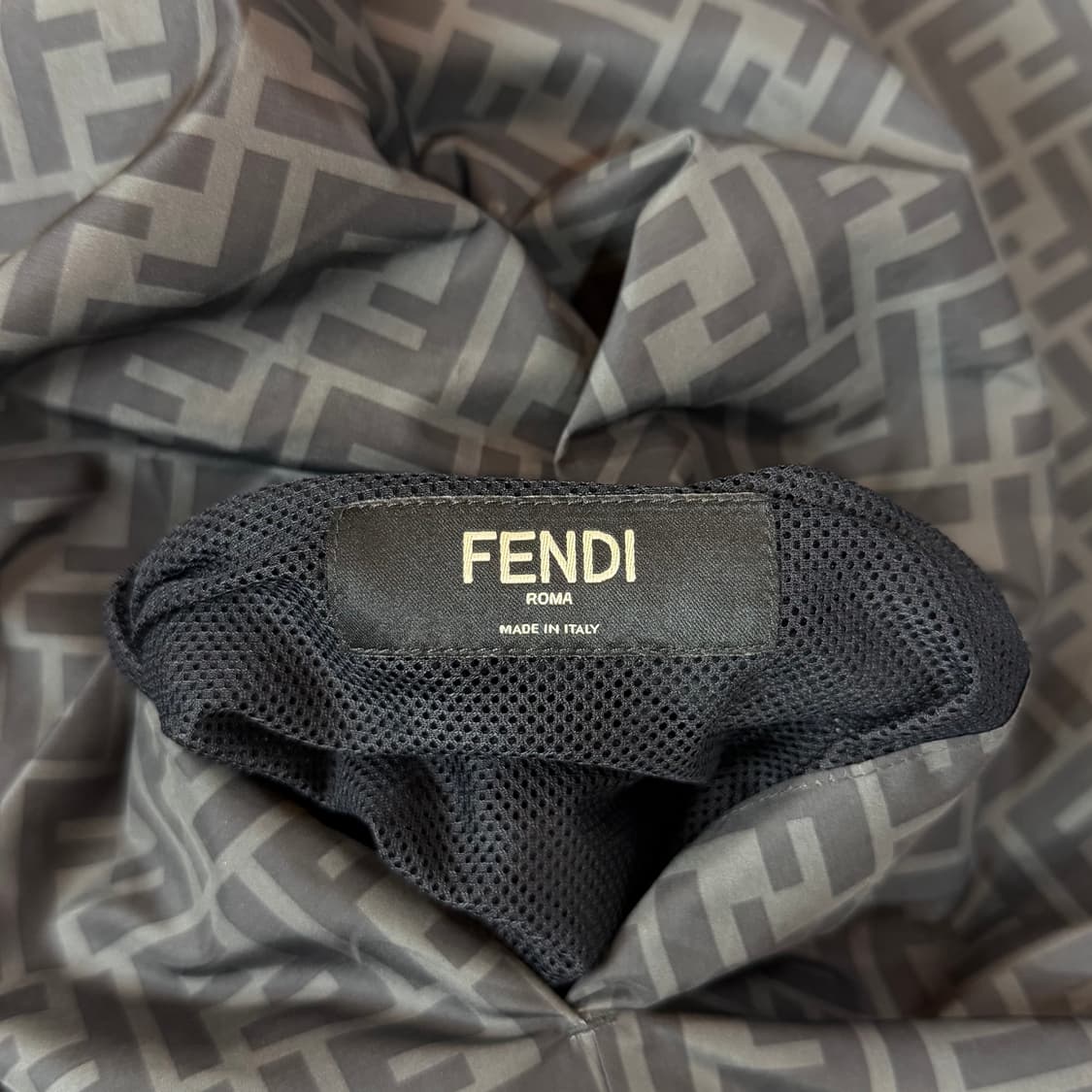 [리오브] 펜디 FF 리버서블 나일론 바람막이 자켓 상품이미지4