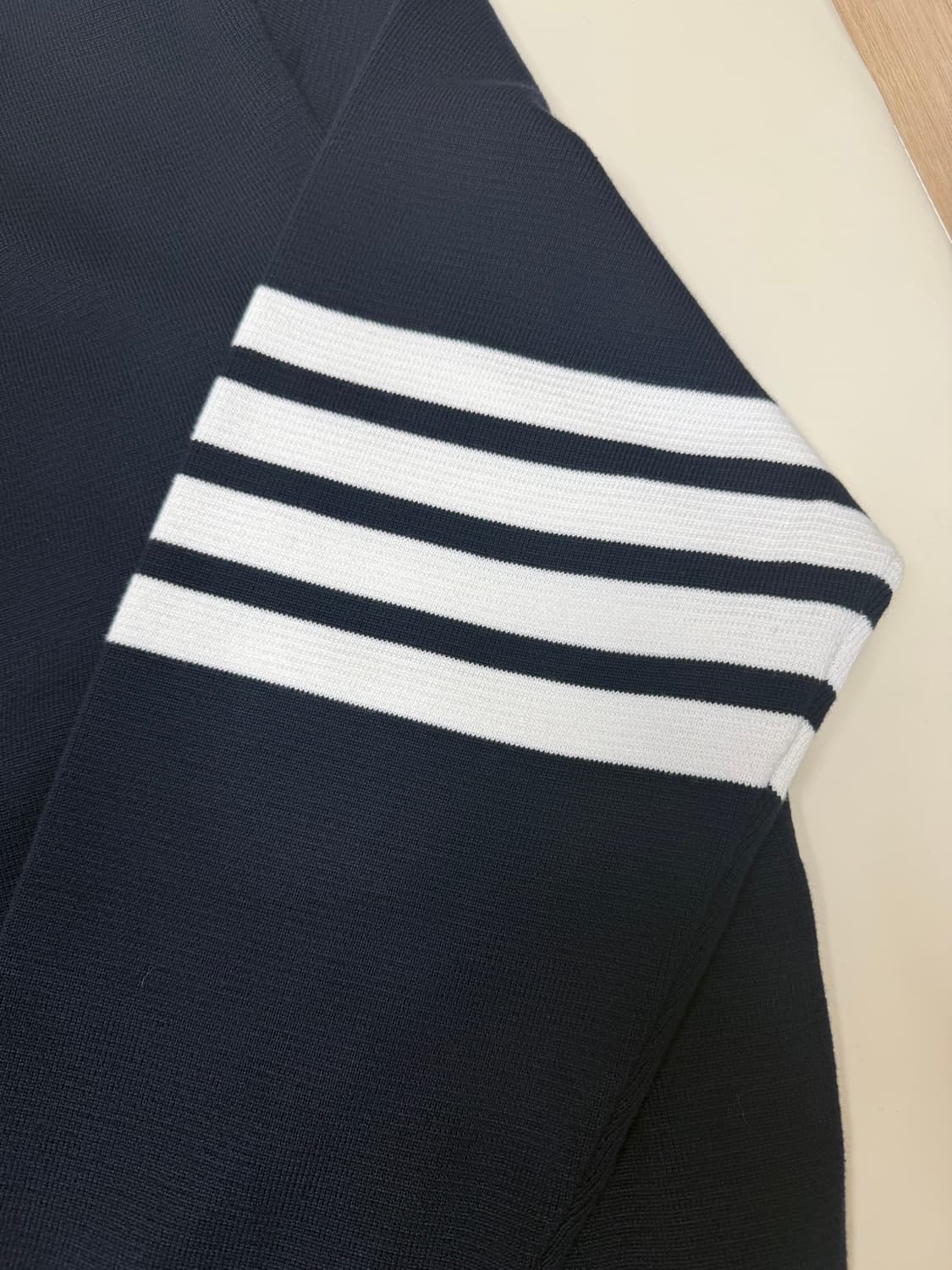 톰브라운 24fw 밀라노스티치 가디건 네이비 5 상품이미지2