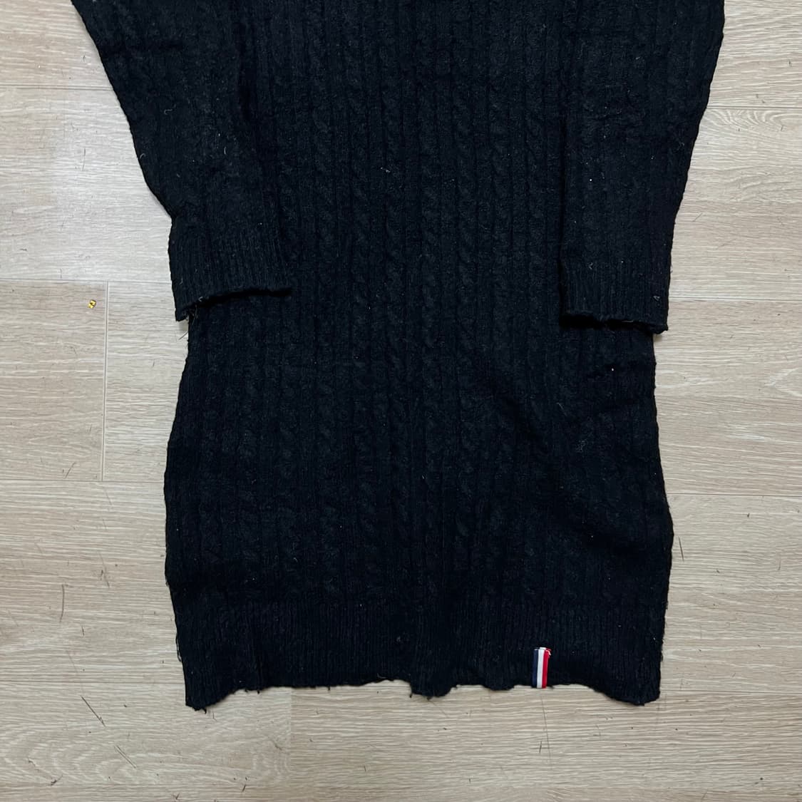 몽클레어 여성 시그니처 와펜 꽈배기 케이블 니트 원피스 [블랙] 1사이즈 상품이미지3