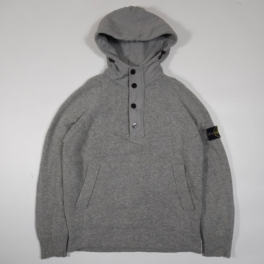 스톤아일랜드 와펜 후드 니트 상품이미지1