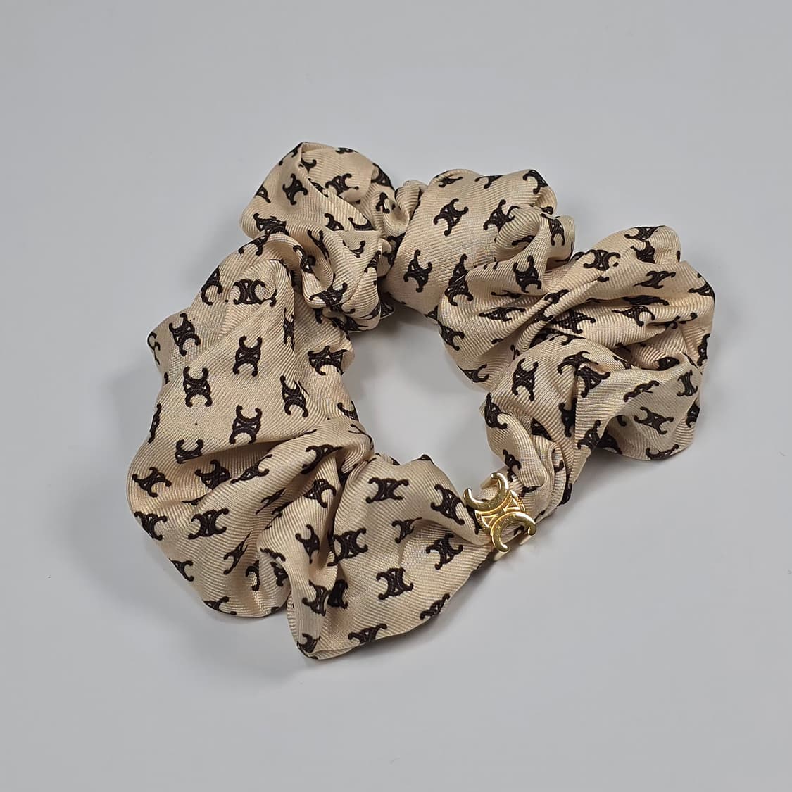 셀린느 트리오페 로고 실크 스크런치 상품이미지2